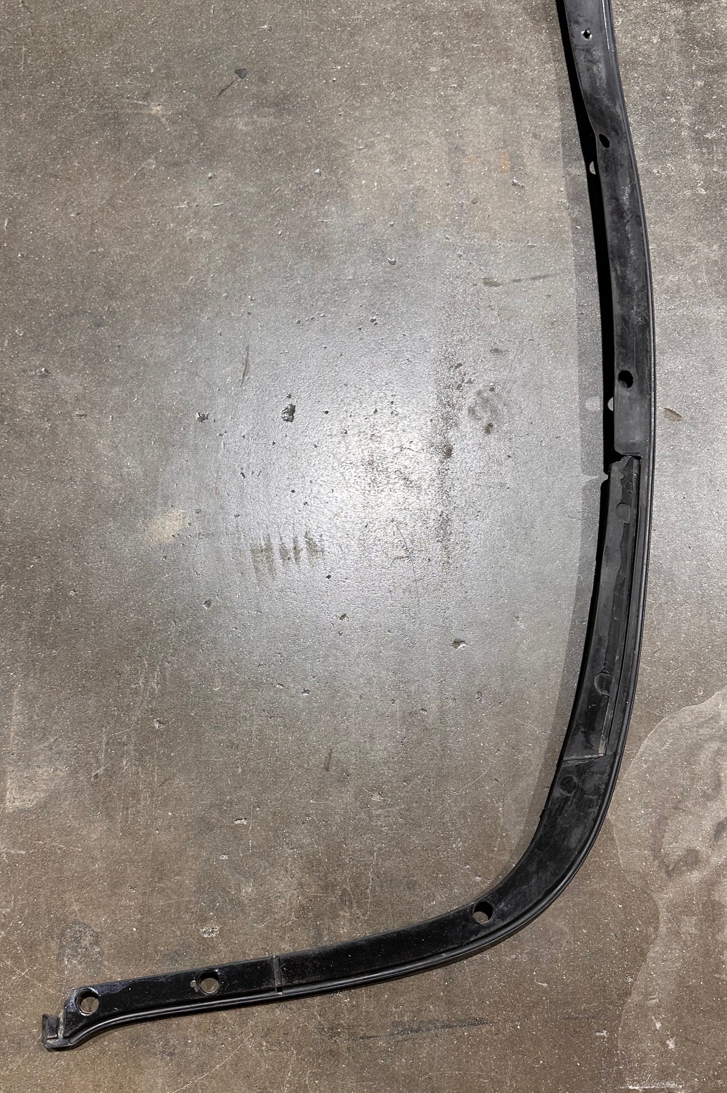 964 C2/C4/RS Front Bumper Smile Seal