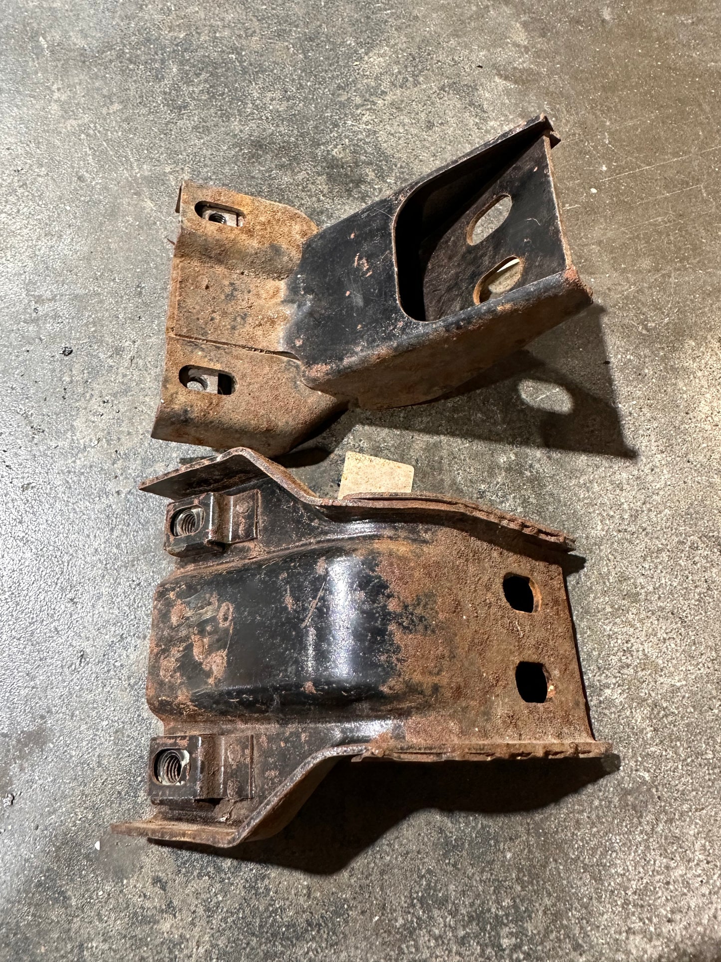 NOS 70-73 Front Bumper Bracket / Supports
