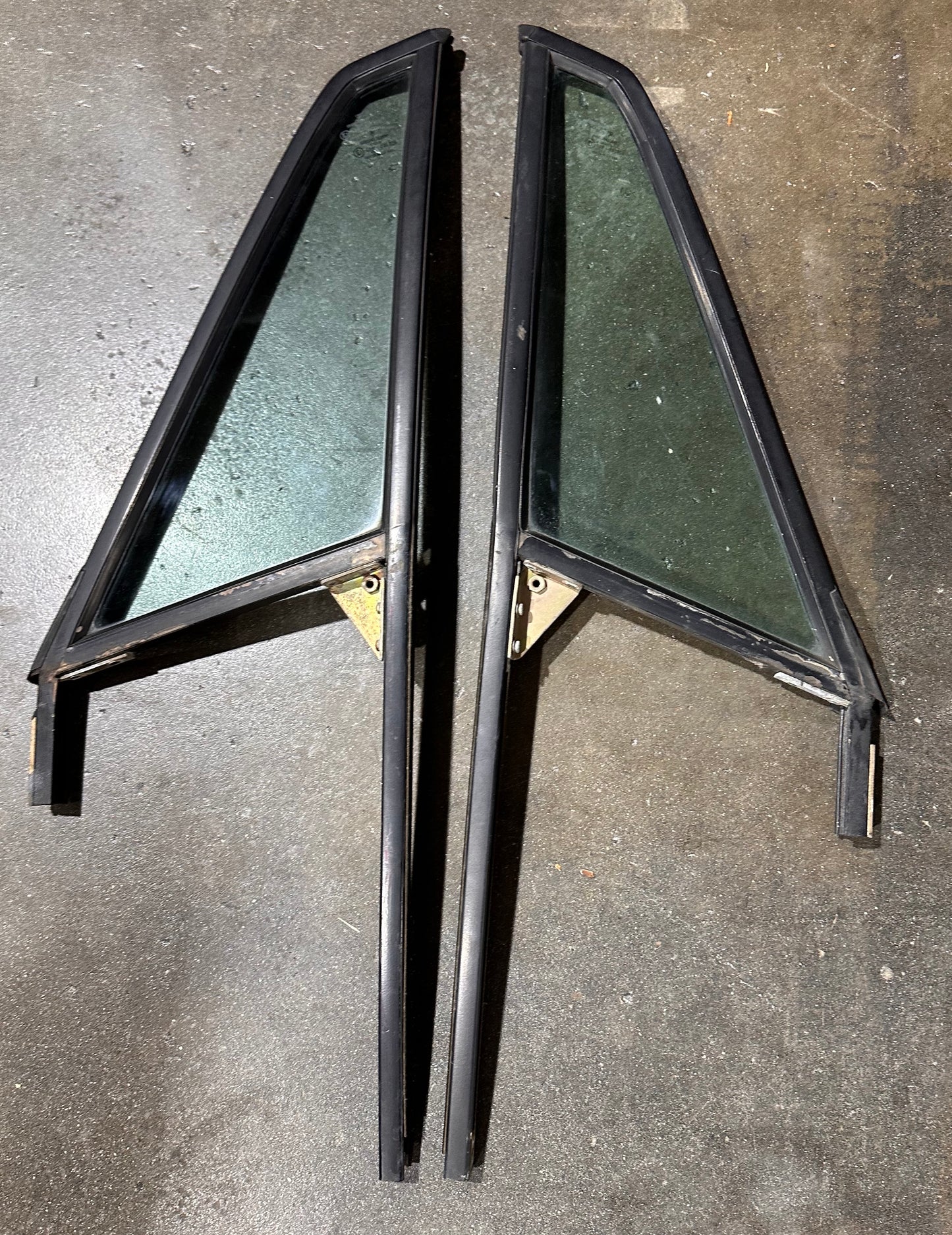 Quarter Window Frame W/Glass