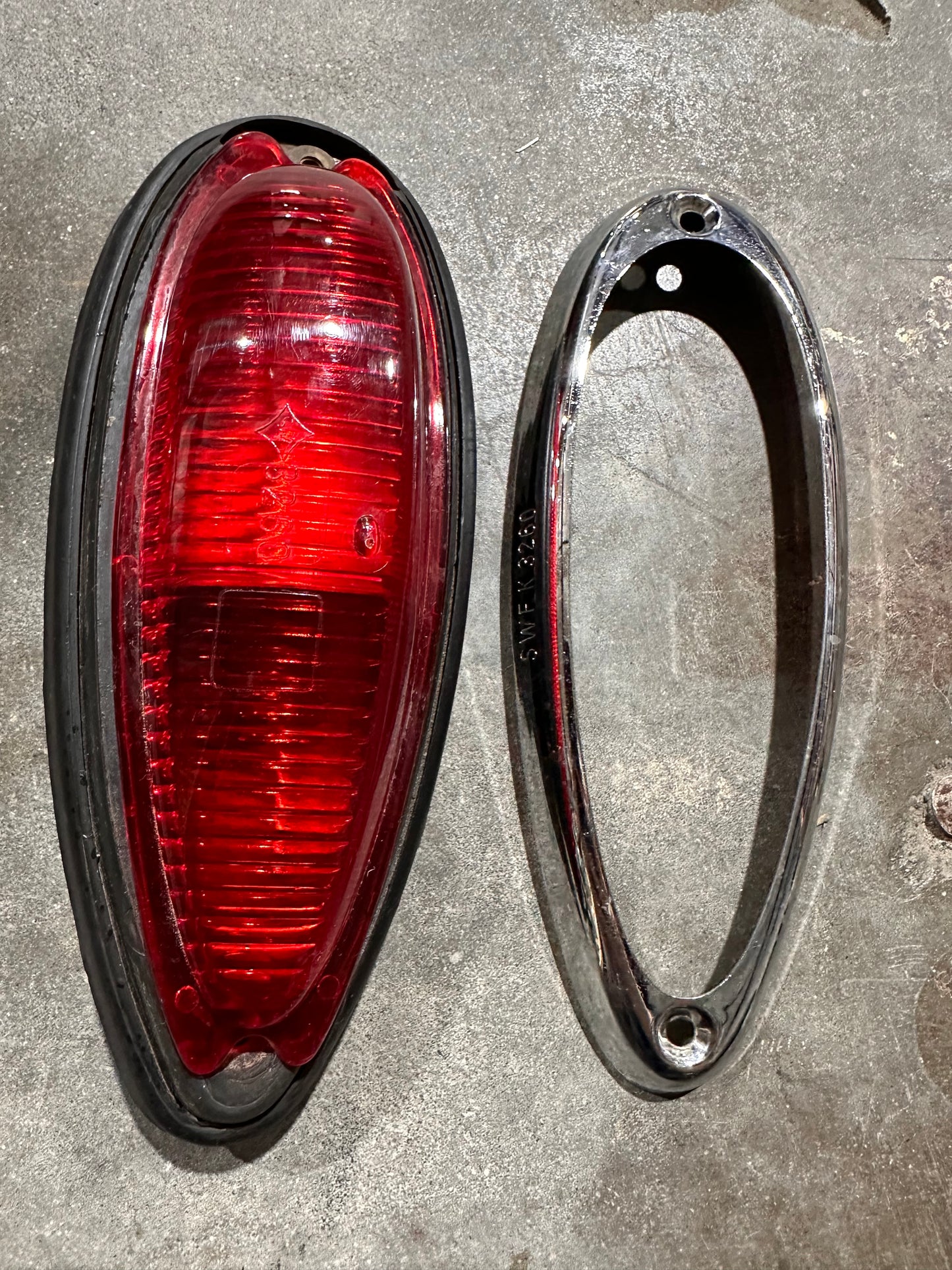 356 Rear Red Teardrop Taillight Assembly (DS)