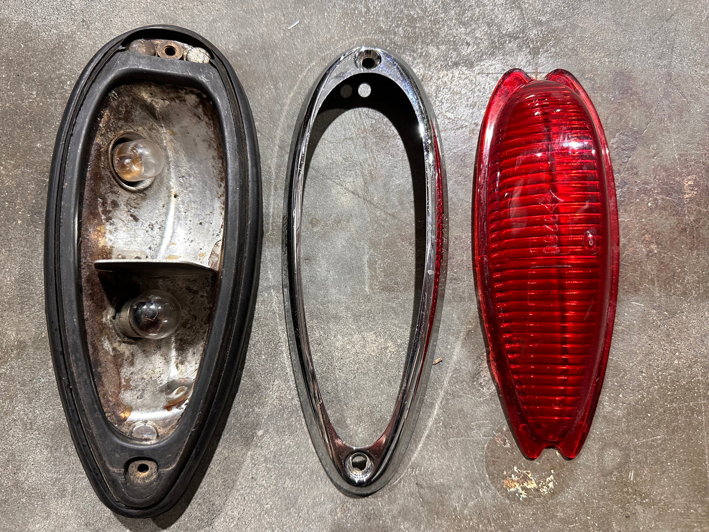 356 Rear Red Teardrop Taillight Assembly (DS)